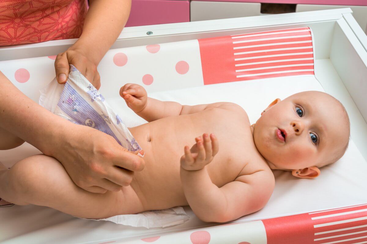 Nguyên nhân trẻ sơ sinh đi ngoài có hạt là do cặn sữa tích tụ