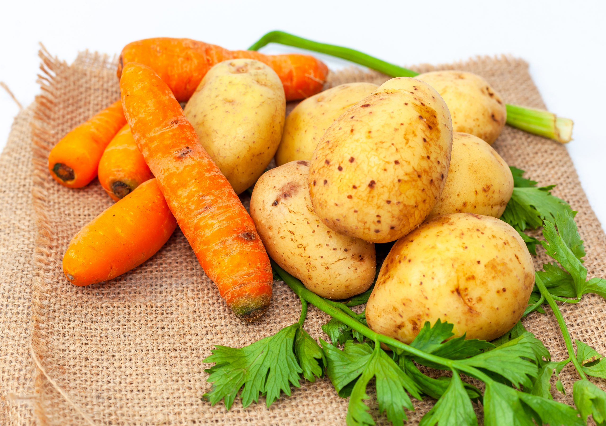 Khoai tây và cà rốt là nhóm thực phẩm giàu vitamin